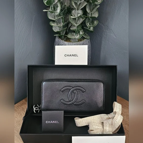 CHANEL Zip Wallet - Picture 1 of 9
